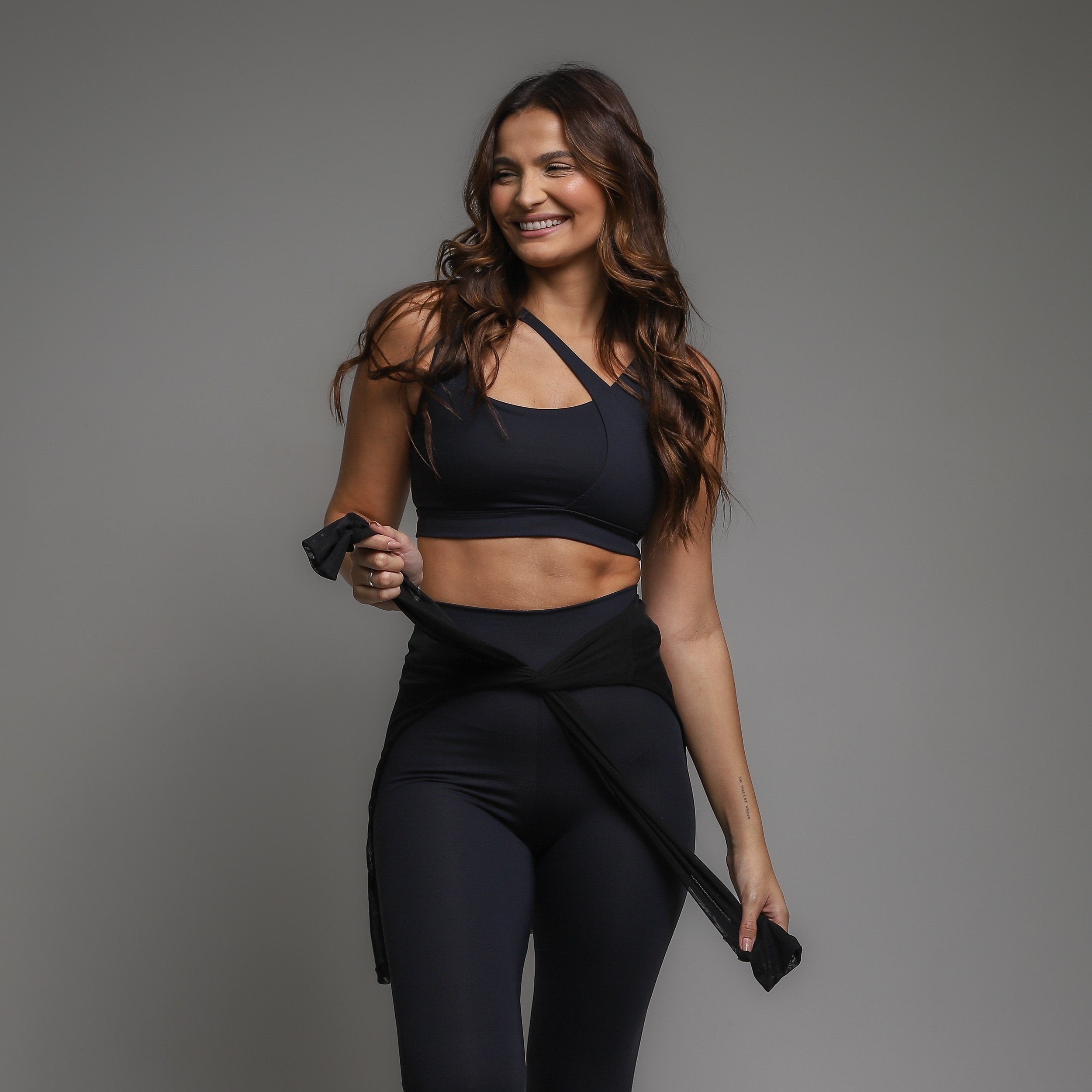 Blusa Tule Manga Longa Preta